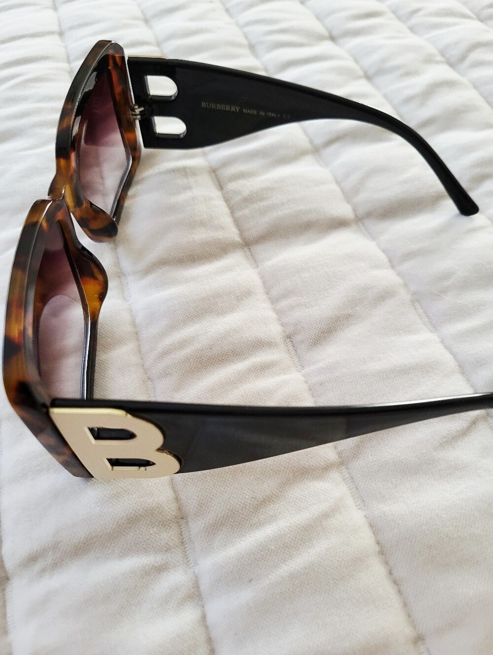 Burberry Frith Oversized Tortoiseshell & Black Square Sunglasses With B Accent - Picture 10 of 15